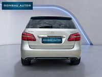 Usado Mercedes B180 AMG line 109 CV (80 kW) 2015 Gris / plata Monovolumen