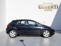 Usado Opel Astra Selective 140 CV (102 kW) 2015 Negro Berlina