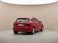 Usado Mercedes A180 Urban 122 CV (89 kW) 2015 Rojo Utilitario