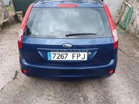 Usado Ford Fiesta Ghia 80 CV (58 kW) 2007 Azul Utilitario