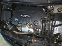 Usado Opel Astra GTC Sportive 136 CV (100 kW) 2016 Negro Berlina