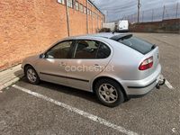 Usado Seat Leon 110 CV (80 kW) 2000 Gris / plata Utilitario