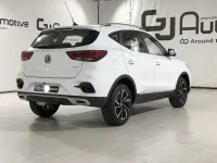 Käytetty MG ZS Luxury 111 HP (81 kW) 2023 Valkoinen Sedan