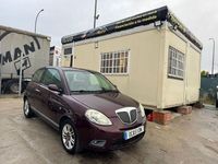 Usado Lancia Ypsilon 75 CV (55 kW) 2006 Rojo Utilitario