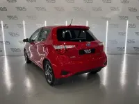 Usado Toyota Yaris Hybrid Active 100 CV (73 kW) 2019 Rojo Utilitario