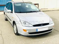 Usado Ford Focus Ambiente 100 CV (73 kW) 2000 Gris / plata Berlina