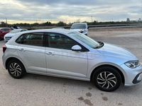 Usado VW Polo Life 95 CV (69 kW) 2021 Gris / plata Utilitario