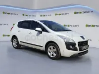 Usado Peugeot 3008 Style 120 CV (88 kW) 2015 Blanco Familiar