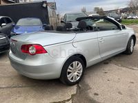 Usado VW Eos 122 CV (89 kW) 2008 Gris / plata Descapotable