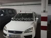 Usado Ford Focus Trend 90 CV (66 kW) 2005 Blanco Berlina