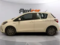 Usado Toyota Yaris Hybrid Active 100 CV (73 kW) 2018 Blanco Berlina