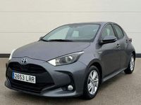 Usado Toyota Yaris Hybrid Active 116 CV (85 kW) 2021 Gris Berlina