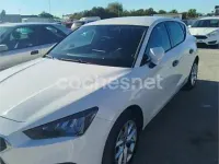 Usado Seat Leon Style 110 CV (80 kW) 2020 Blanco Berlina