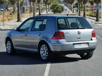Usado VW Golf IV Highline 105 CV (77 kW) 2003 Gris / plata Berlina