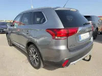 Usado Mitsubishi Outlander Motion 150 CV (110 kW) 2017 Gris / plata SUV