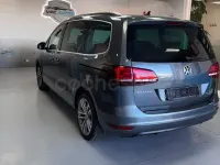 Usado VW Sharan Sportline 150 CV (110 kW) 2018 Gris / plata Monovolumen