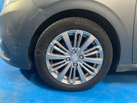 Usado Peugeot 208 Access 82 CV (60 kW) 2017 Gris / plata Utilitario