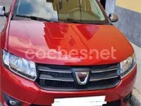 Usado Dacia Sandero 90 CV (66 kW) 2015 Granate Berlina