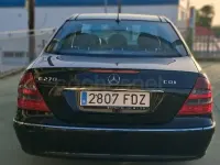 Usado Mercedes E270 Classic 177 CV (130 kW) 2003 Negro Berlina