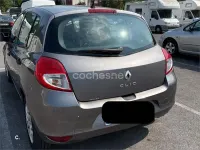 Usado Renault Clio II Expression 75 CV (55 kW) 2009 Gris / plata Berlina