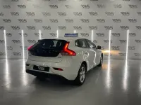 Usado Volvo V40 Momentum 120 CV (88 kW) 2018 Blanco Berlina