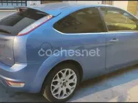 Usado Ford Focus Trend 90 CV (66 kW) 2008 Azul Berlina