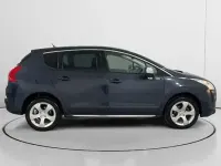 Usado Peugeot 3008 Style 115 CV (84 kW) 2013 Azul Familiar