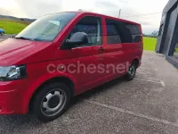 Usado VW Multivan Startline 102 CV (75 kW) 2011 Rojo Monovolumen