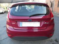 Usado Ford Fiesta Ambiente 68 CV (50 kW) 2009 Rojo Utilitario