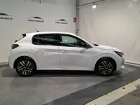 Usado Peugeot 208 Allure 100 CV (73 kW) 2023 Blanco Utilitario
