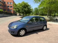 Usado Ford Fiesta Ambiente 68 CV (50 kW) 2006 Azul Utilitario