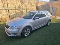 Usado Skoda Octavia Ambition 110 CV (80 kW) 2016 Gris / plata Familiar