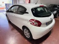 Usado Peugeot 208 Allure 82 CV (60 kW) 2012 Blanco Utilitario