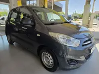 Usado Hyundai i10 Comfort 77 CV (56 kW) 2012 Gris Utilitario