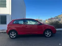 Usado VW Polo Trendline 64 CV (47 kW) 2003 Rojo Berlina
