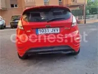 Usado Ford Fiesta 140 CV (102 kW) 2017 Rojo Utilitario