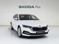 Usado Skoda Octavia Selection 204 CV (150 kW) 2024 Blanco Berlina