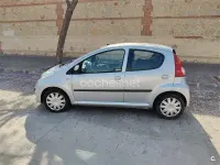 Usado Peugeot 107 68 CV (50 kW) 2006 Gris / plata Utilitario
