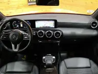 Usado Mercedes A180 109 CV (80 kW) 2019 Rojo Utilitario