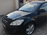 Usado Kia Ceed 115 CV (84 kW) 2009 Negro Utilitario