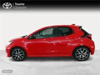 Usado Toyota Yaris Hybrid Style 116 CV (85 kW) 2022 Rojo Berlina