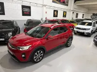 Usado Kia Stonic 120 CV (88 kW) 2019 Granate SUV