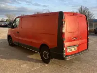 Usado Opel Vivaro Expression 90 CV (66 kW) 2015 Rojo Monovolumen