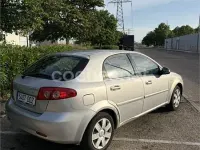 Usado Chevrolet Lacetti SE 94 CV (69 kW) 2004 Gris / plata Berlina