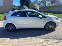 Usado Kia Rio 85 CV (62 kW) 2015 Blanco Berlina