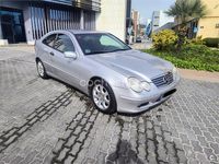 Usado Mercedes C200 163 CV (119 kW) 2001 Gris / plata Berlina