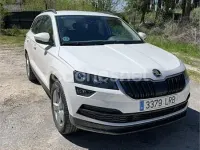 Usado Skoda Karoq Ambition 150 CV (110 kW) 2021 Blanco SUV