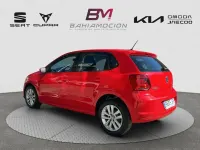 Używany VW Polo Advance 75 KM (55 kW) 2015 Czerwony Sedan/Limuzyna