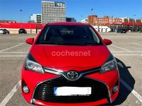 Usado Toyota Yaris Active 99 CV (72 kW) 2015 Rojo Utilitario