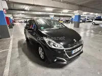 Usado Peugeot 208 Active 82 CV (60 kW) 2015 Negro Utilitario